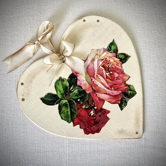 Pair of Shabby Chic Wood Hearts - Picture 6 of 6